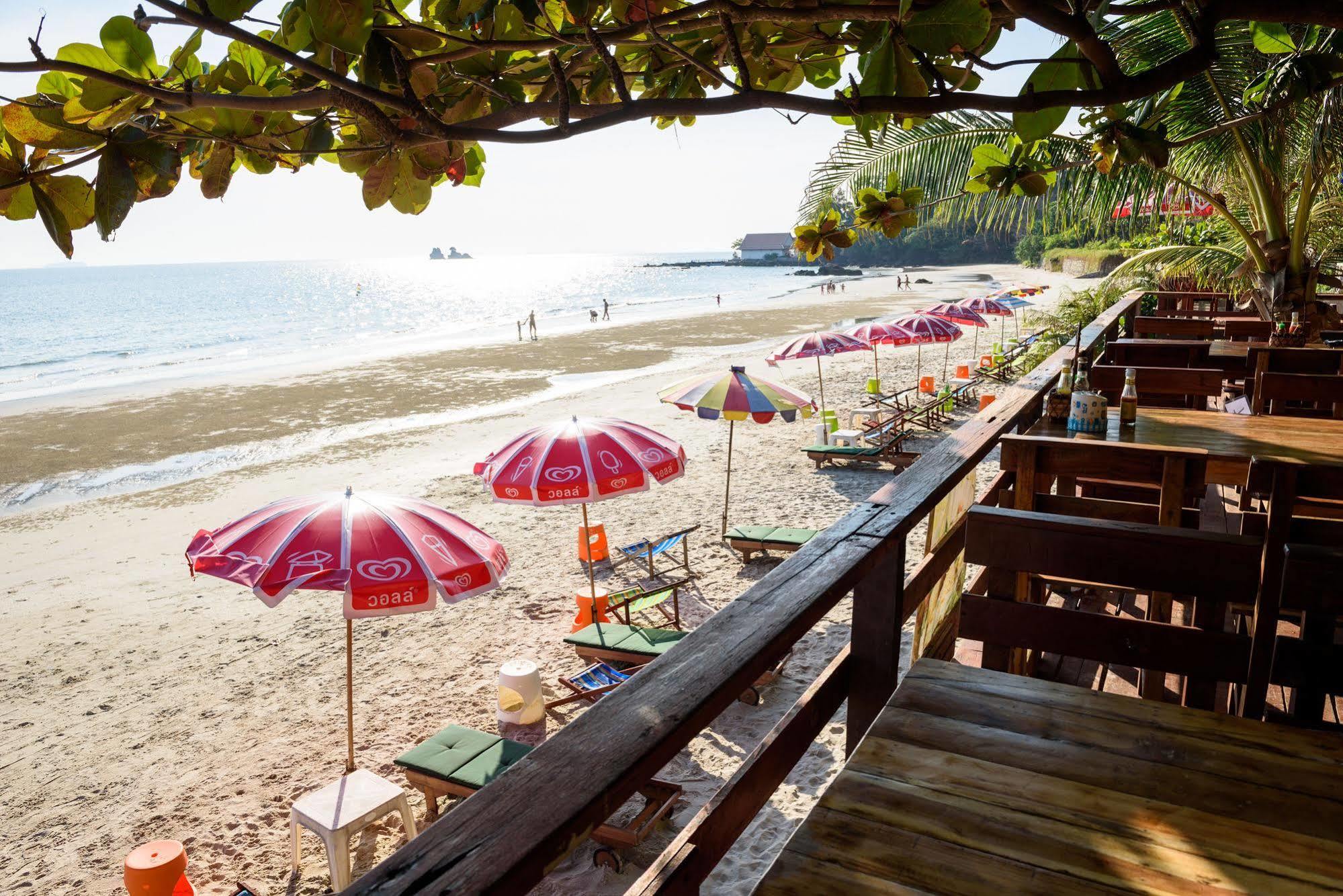 Baansuan Aokhai Beach Resort Mae Phim Exterior foto