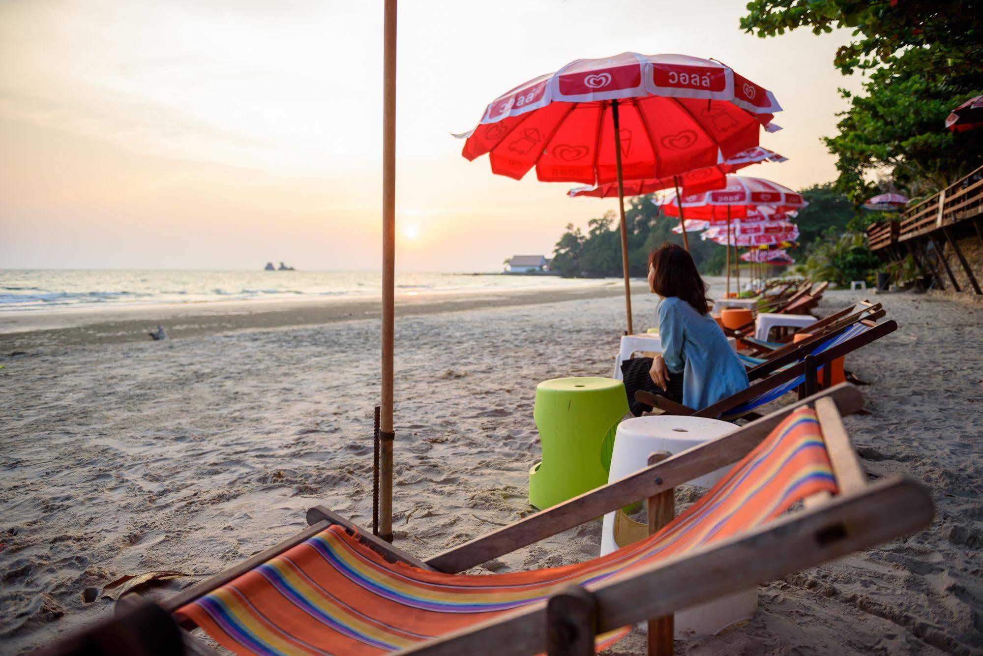 Baansuan Aokhai Beach Resort Mae Phim Exterior foto