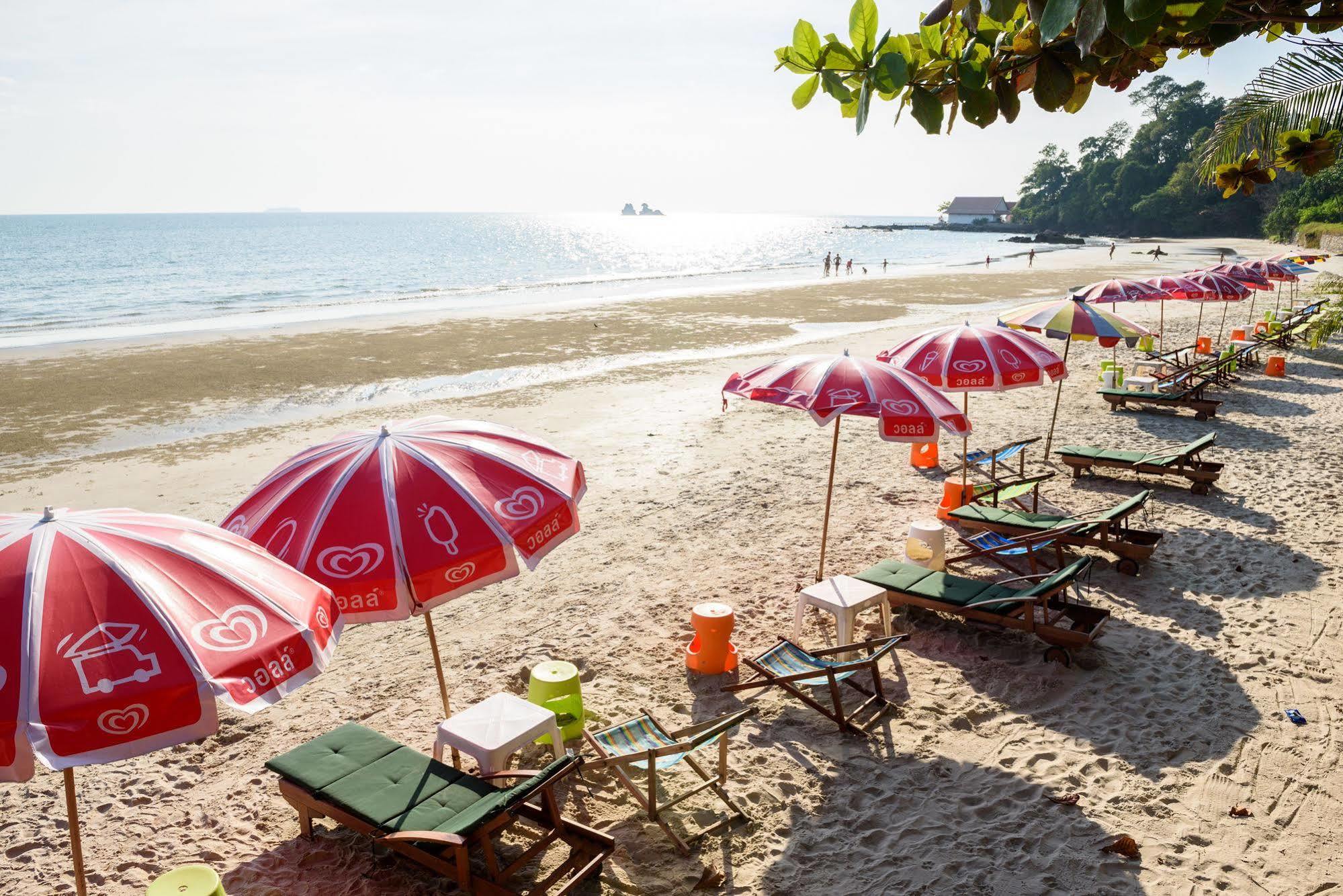 Baansuan Aokhai Beach Resort Mae Phim Exterior foto